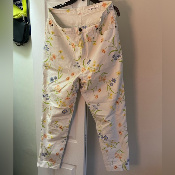 White Floral Jeans - Picture 3 of 5